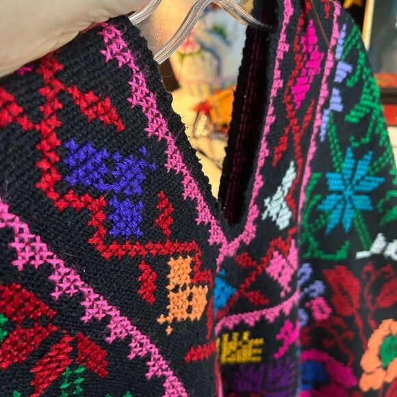 Vintage Mexican Huipil Tunic Poncho Embroidered Handmade Handwoven Birds Peacock - Picture 8 of 13